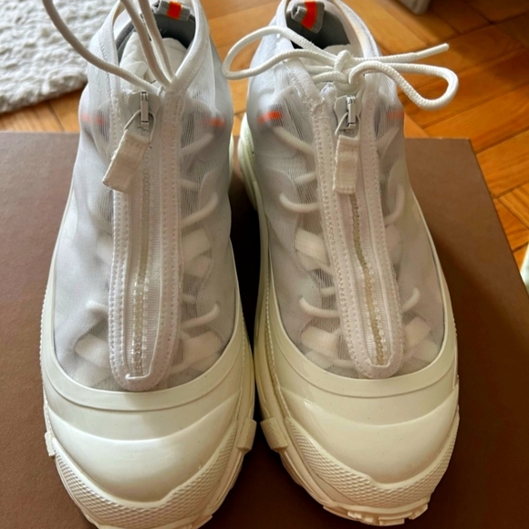 Burberry Arthur Sneakers (Women’s) - Picture 3 of 6